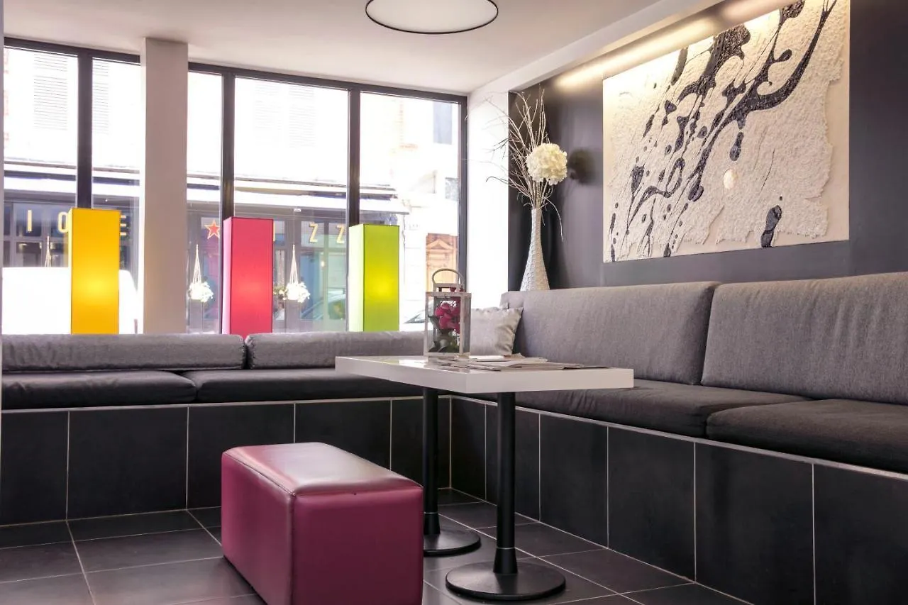 Standard Design מלון 3*